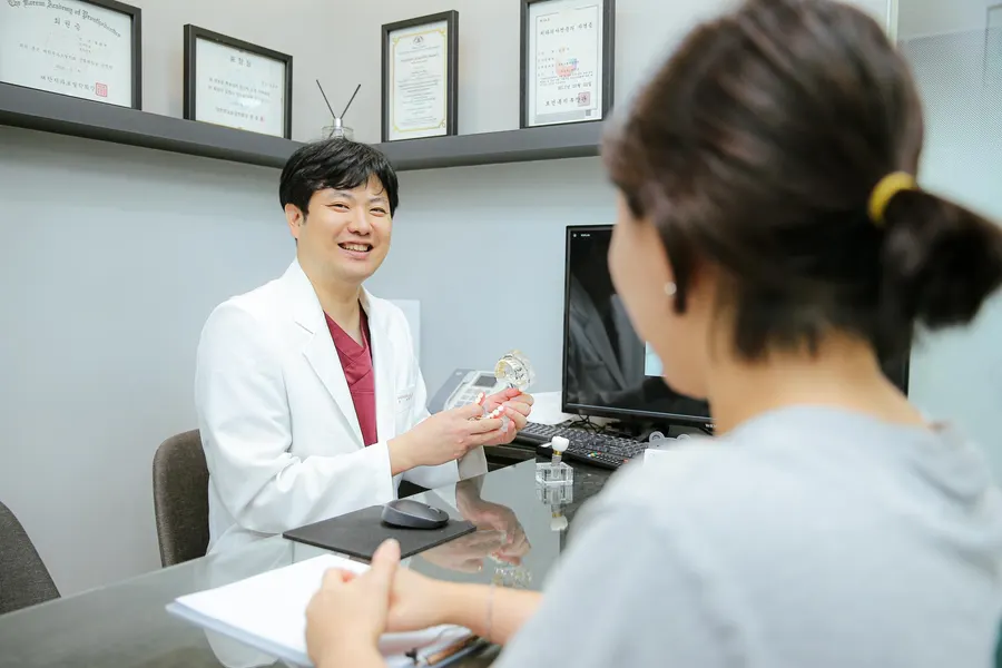 메디포레치과 진료 체어와 장비